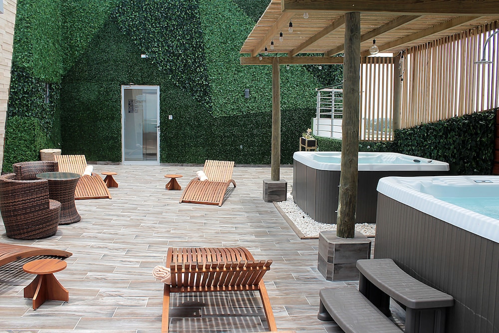 Hotel & Suites Clipperton 26/66