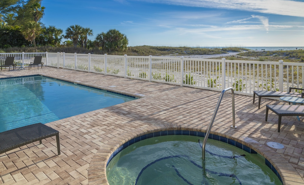 Provident Oceana Beachfront Suites 38/77