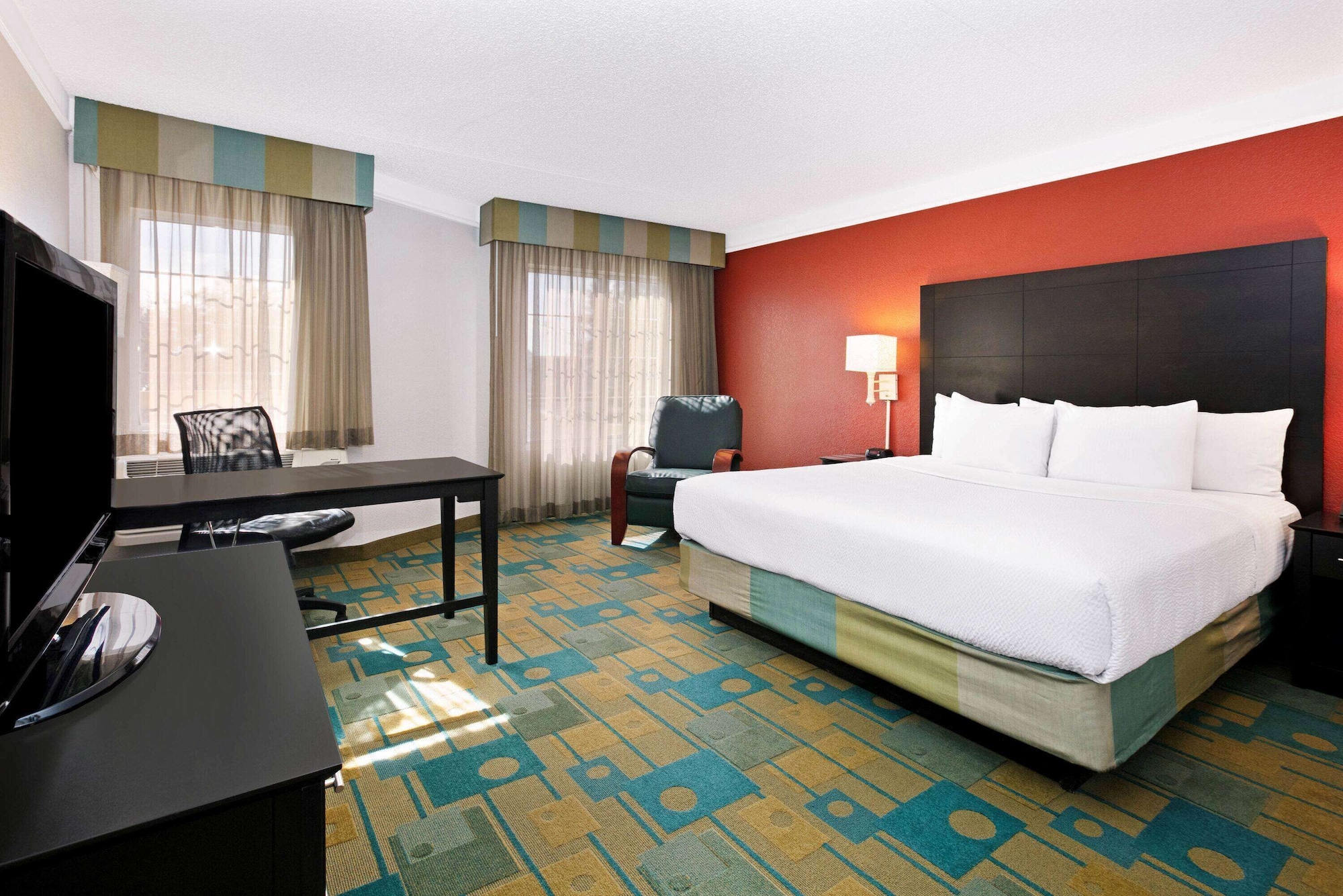 Room, King Bed, Courtyard Area