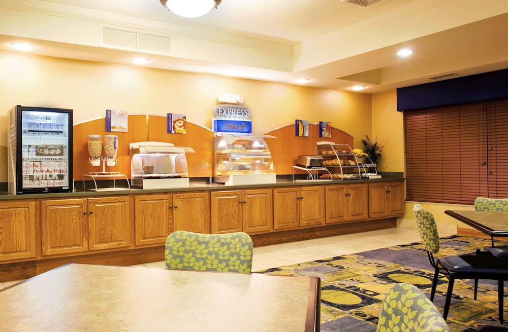 Holiday Inn Express Hotel And Suites Chicago South Lansing 49/71