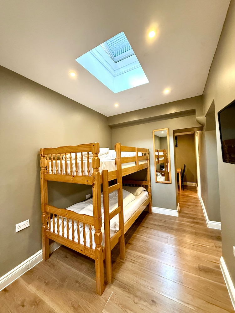 Ebury House Hotel 46/50