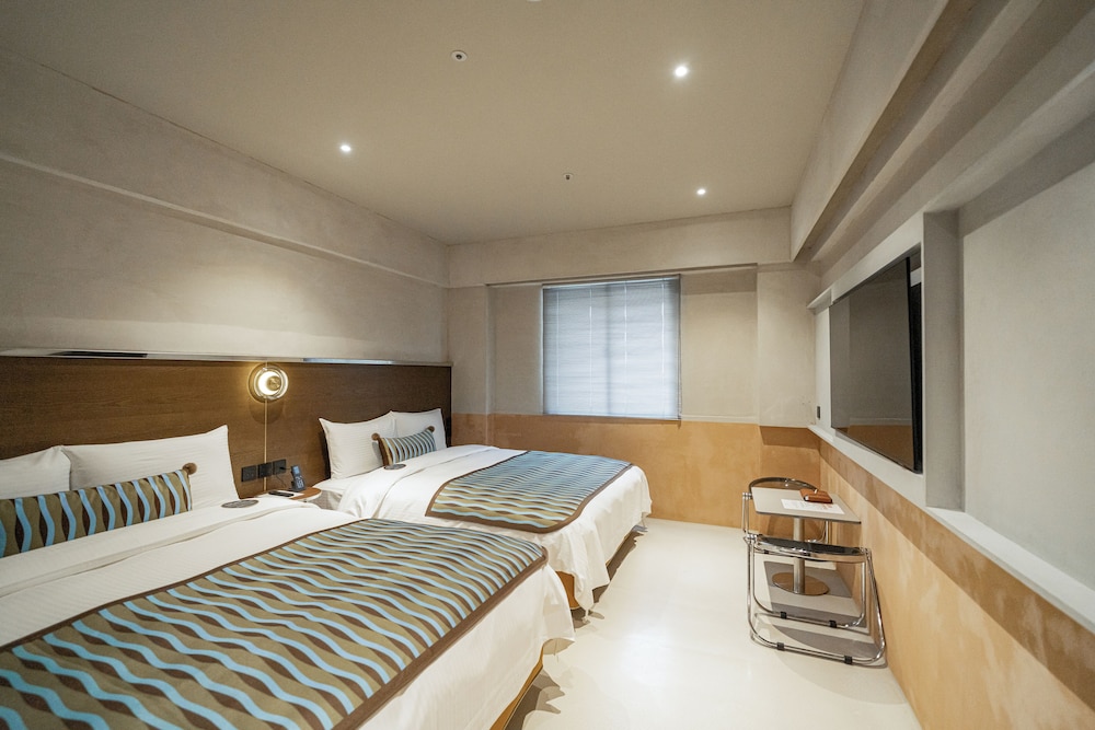 Oriental Hotel 17/50