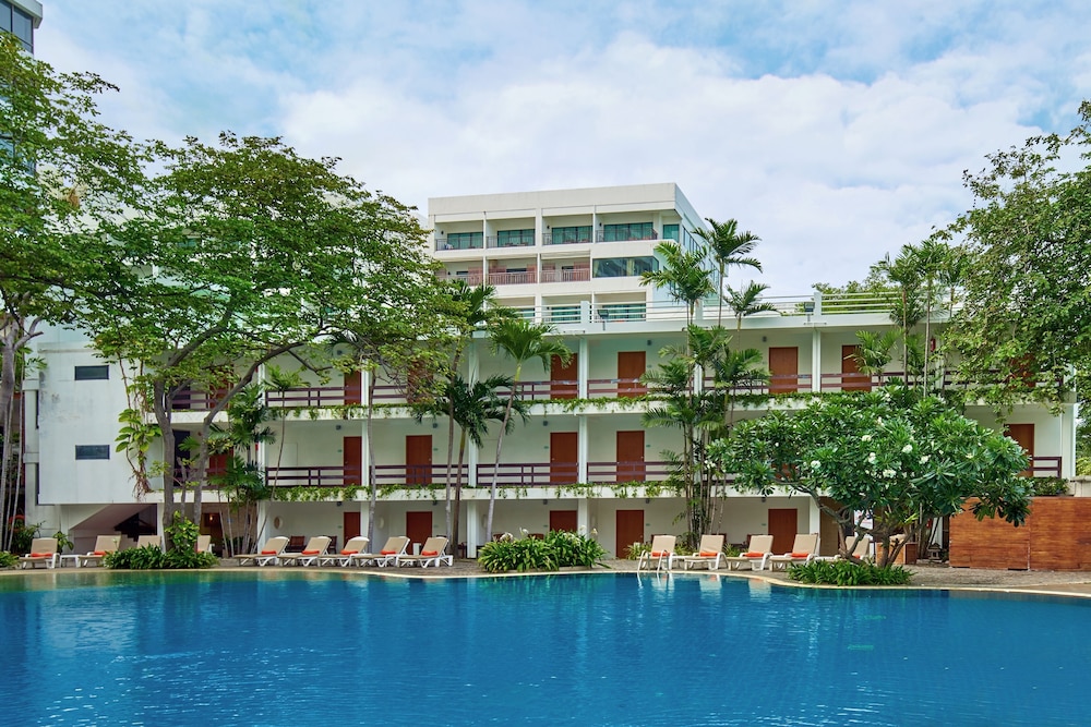 COSY BEACH HOTEL 4/50