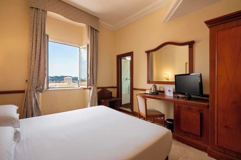 ROOM, DOUBLE OR TWIN BED, CITY VIEW