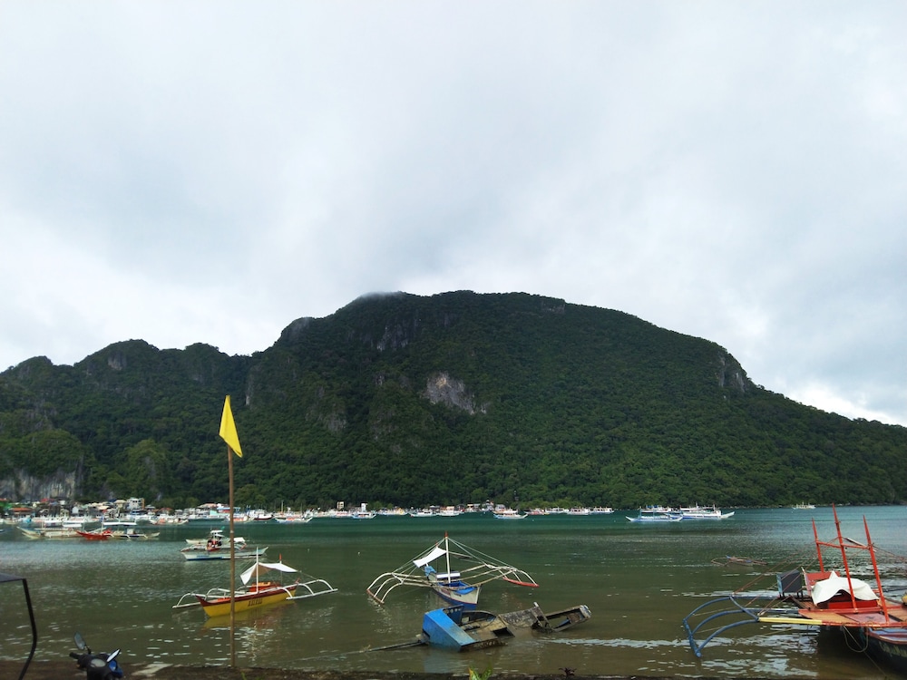 El Nido Corner Pension And Restaurant 45/50