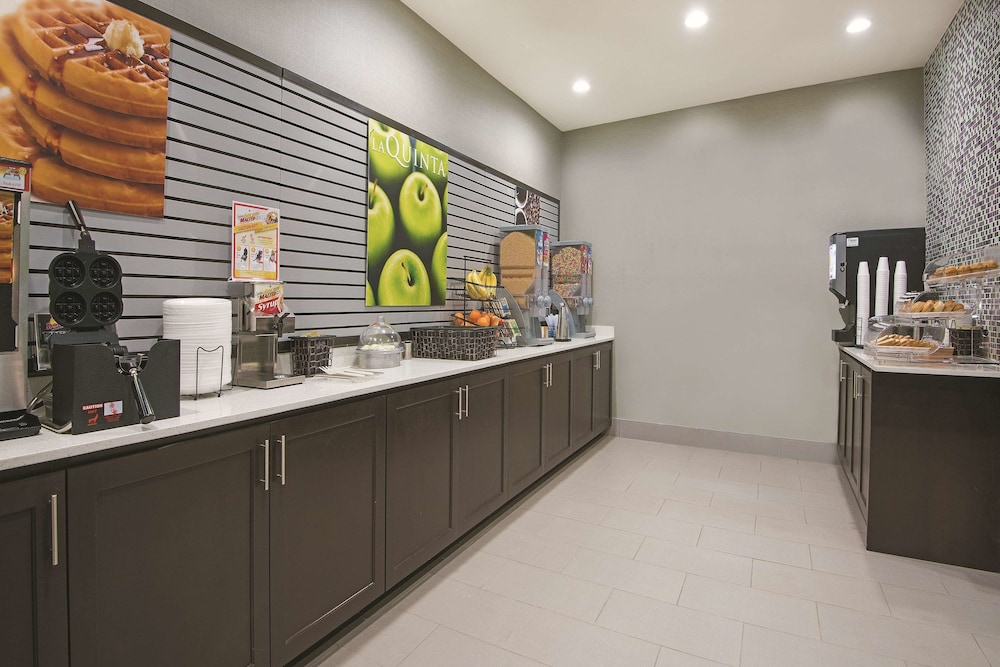 La Quinta Inn & Suites by Wyndham Fort Worth West - I-30 8/32