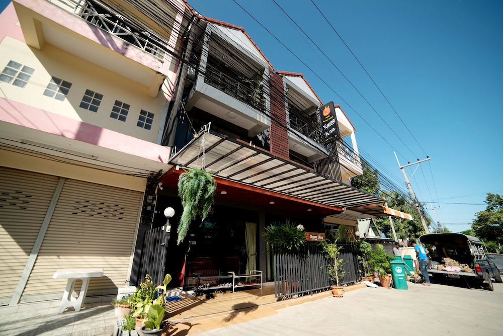 OYO 465 Krung Kao Traveller Lodge 33/37
