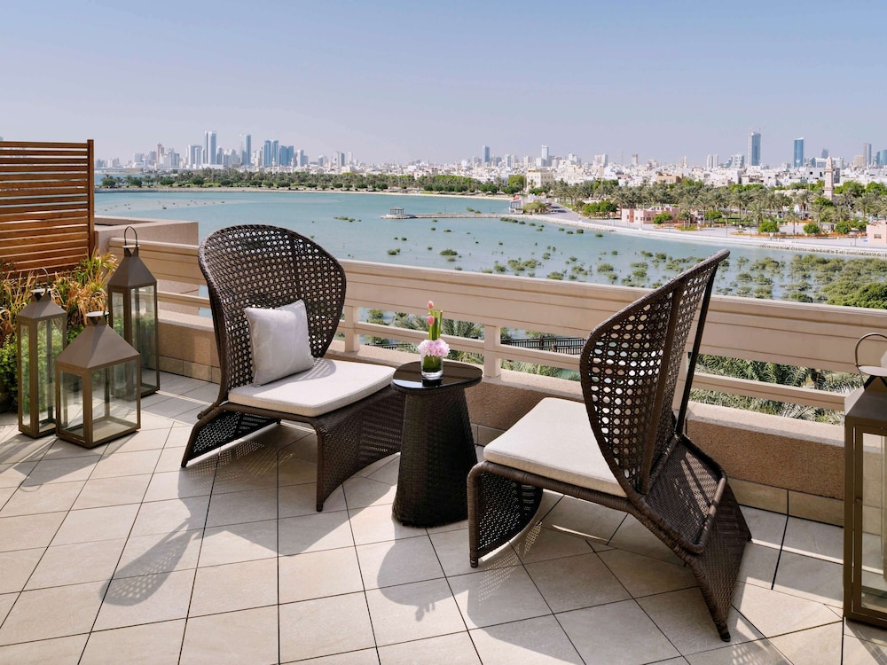 MOVENPICK HOTEL BAHRAIN 58/72