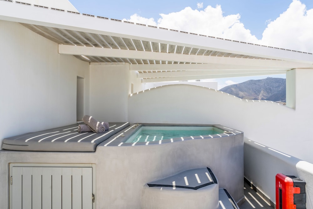 Marvarit Suites 3/50