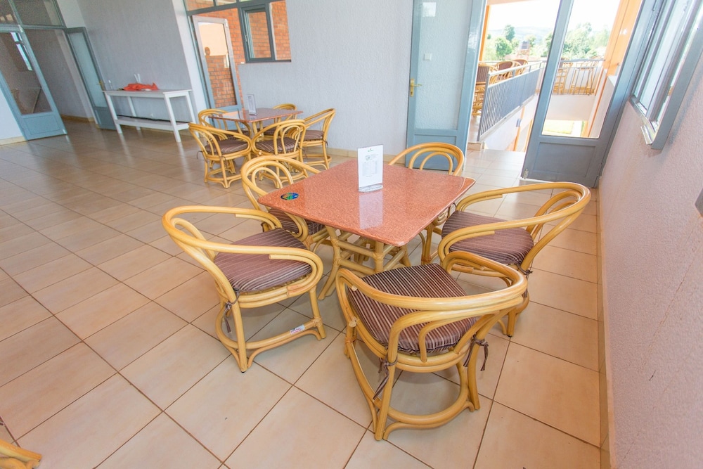 Cenetra Hotel 19/38