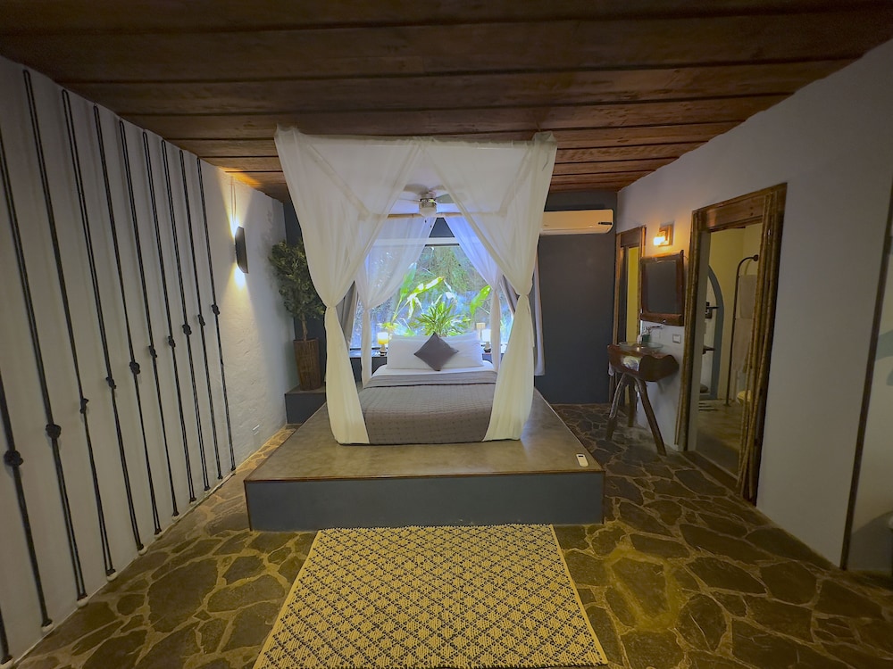 Canaima Chill House 24/50