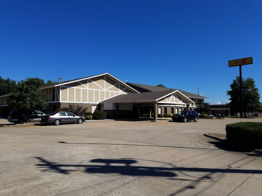 Super 8 By Wyndham Bentonville 49/59