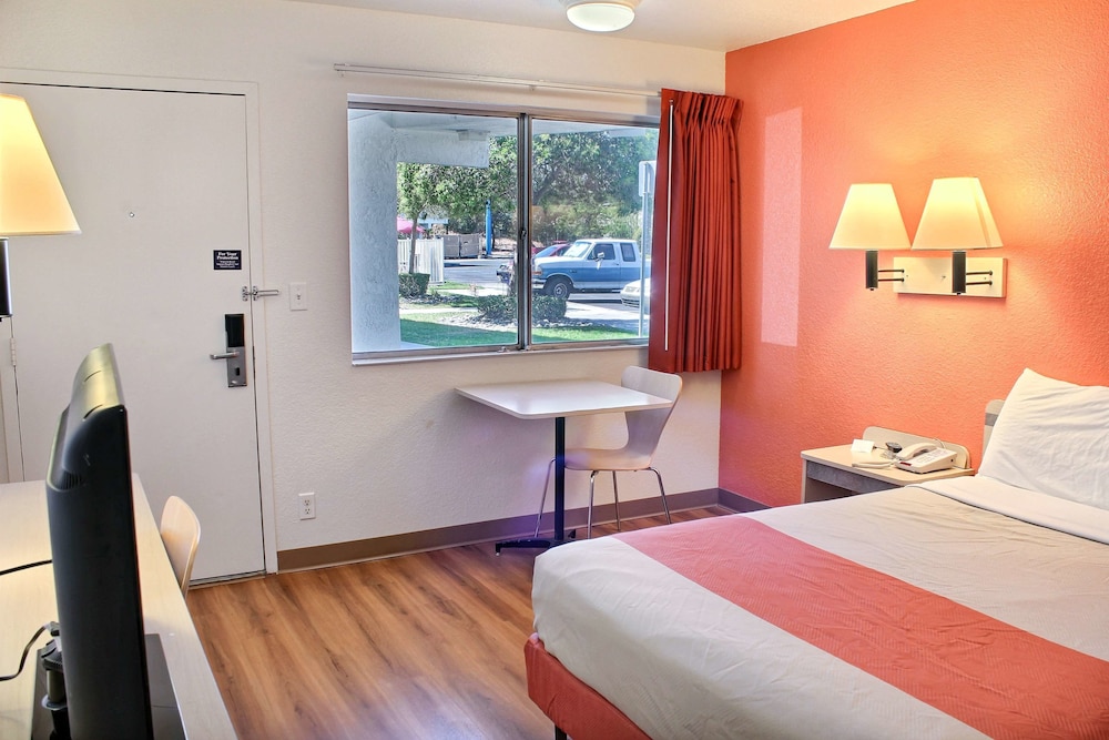 Motel6 Atascadero, CA 14/42