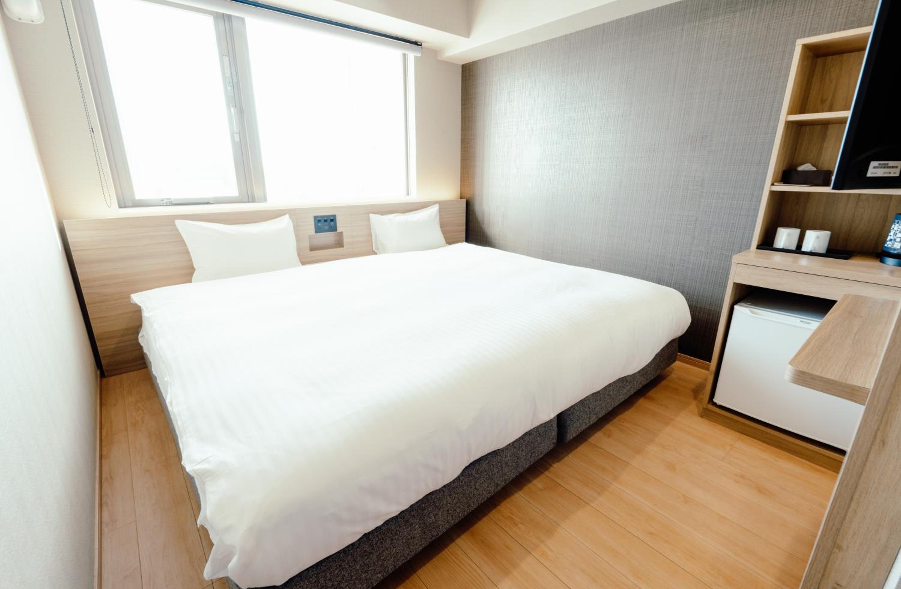 ROOM, KING BED