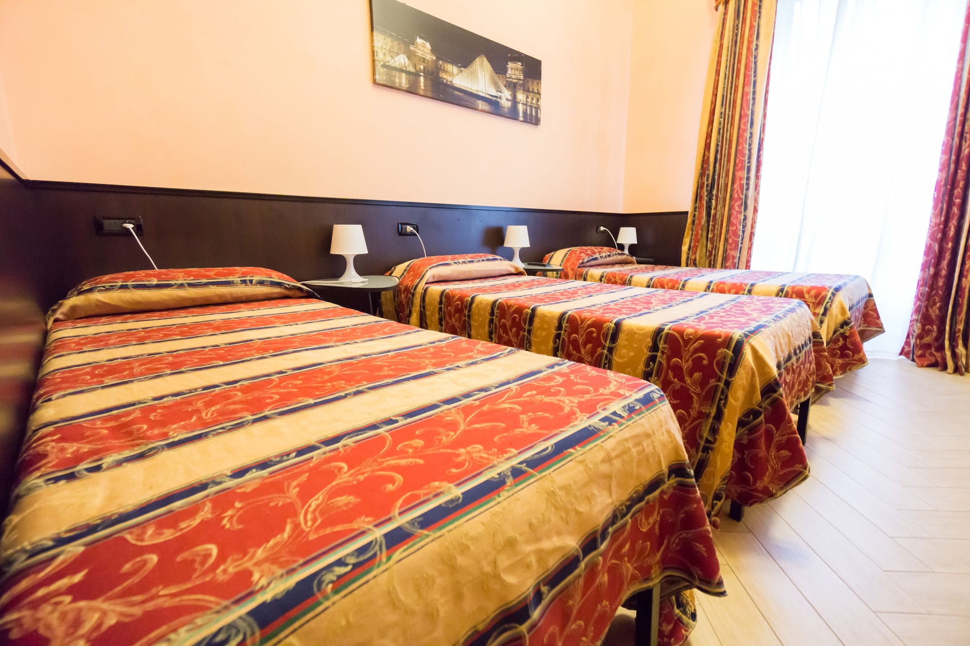 ROOM, TRIPLE, SHARED BATHROOM