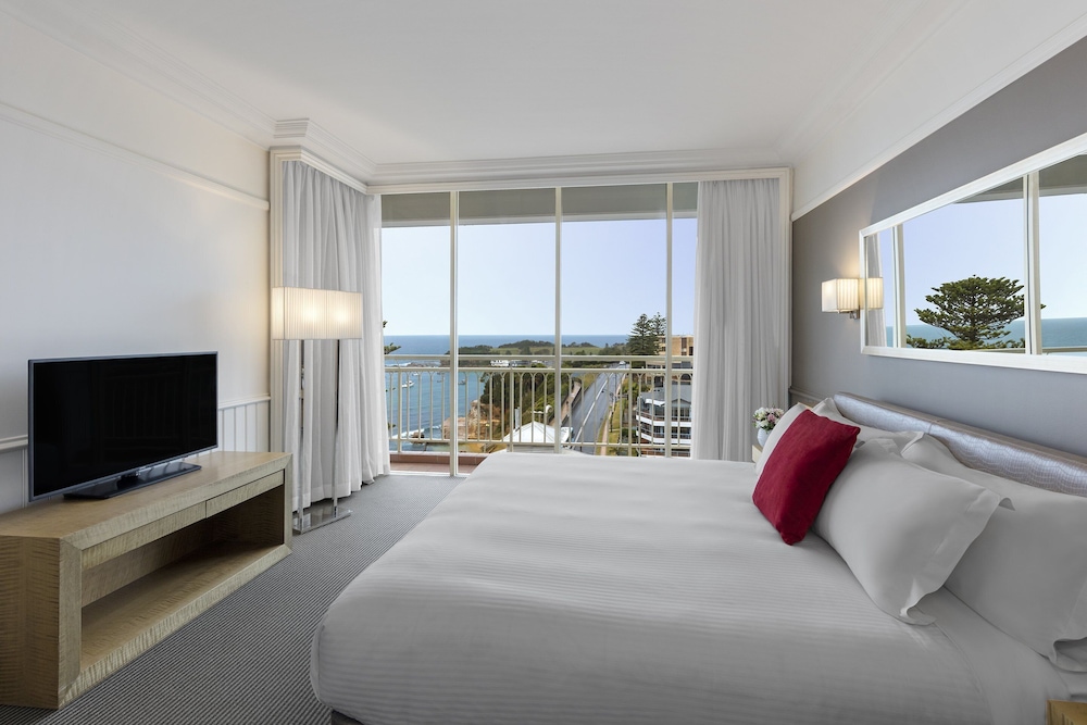 Crowne Plaza Terrigal 24/75