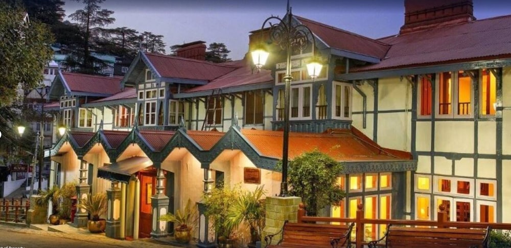 CLARKES HOTEL 1/50