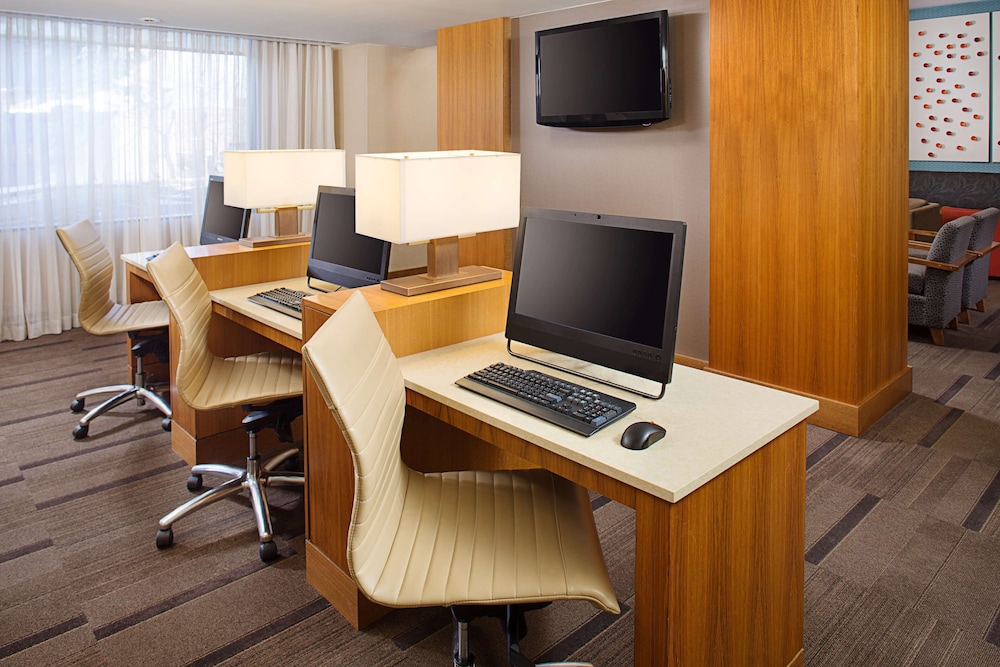 Hyatt Place Denver Cherry Creek 62/72