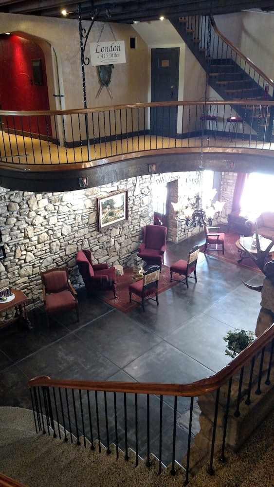 The Old English Inn 52/57