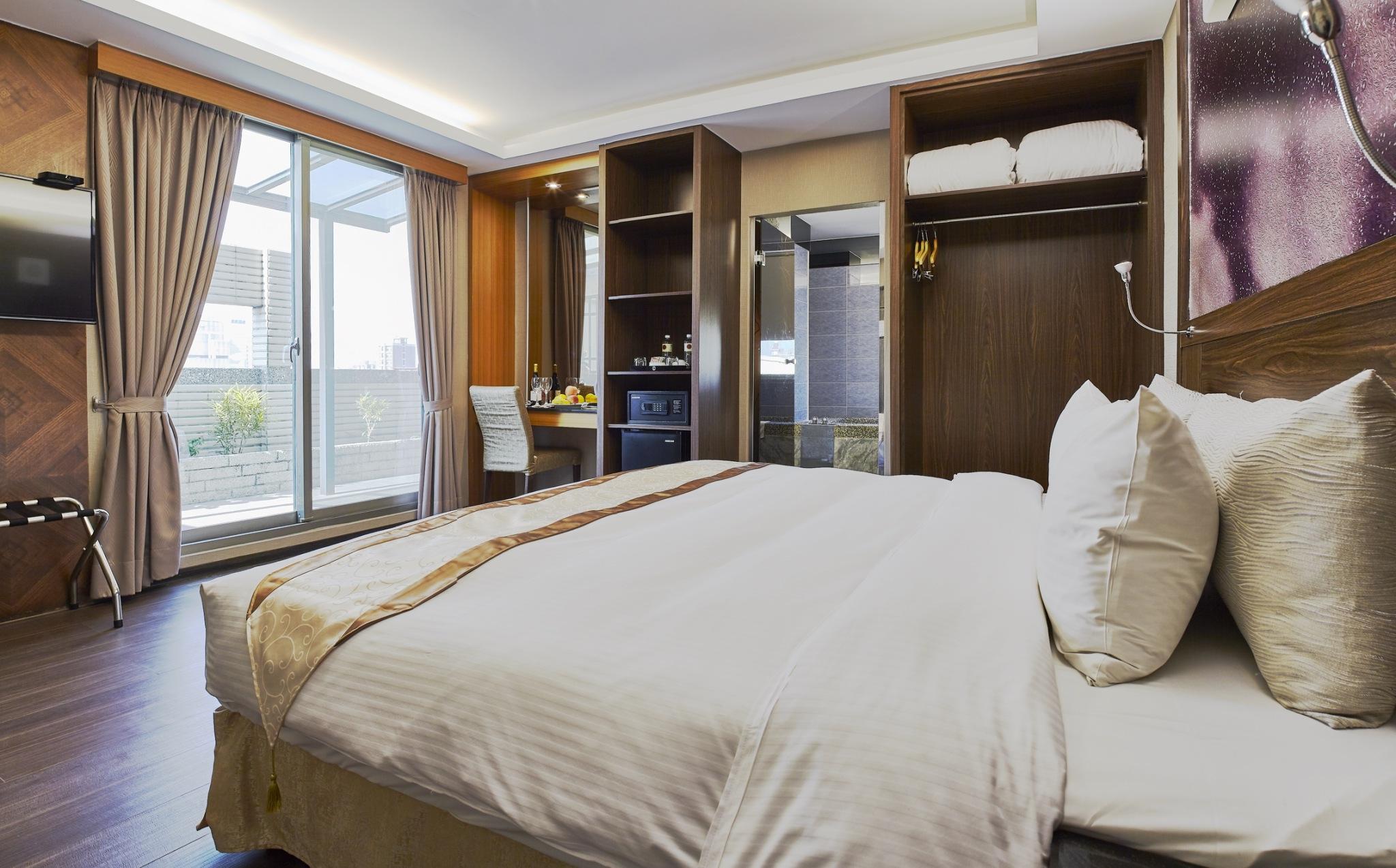 Suite, Balcony