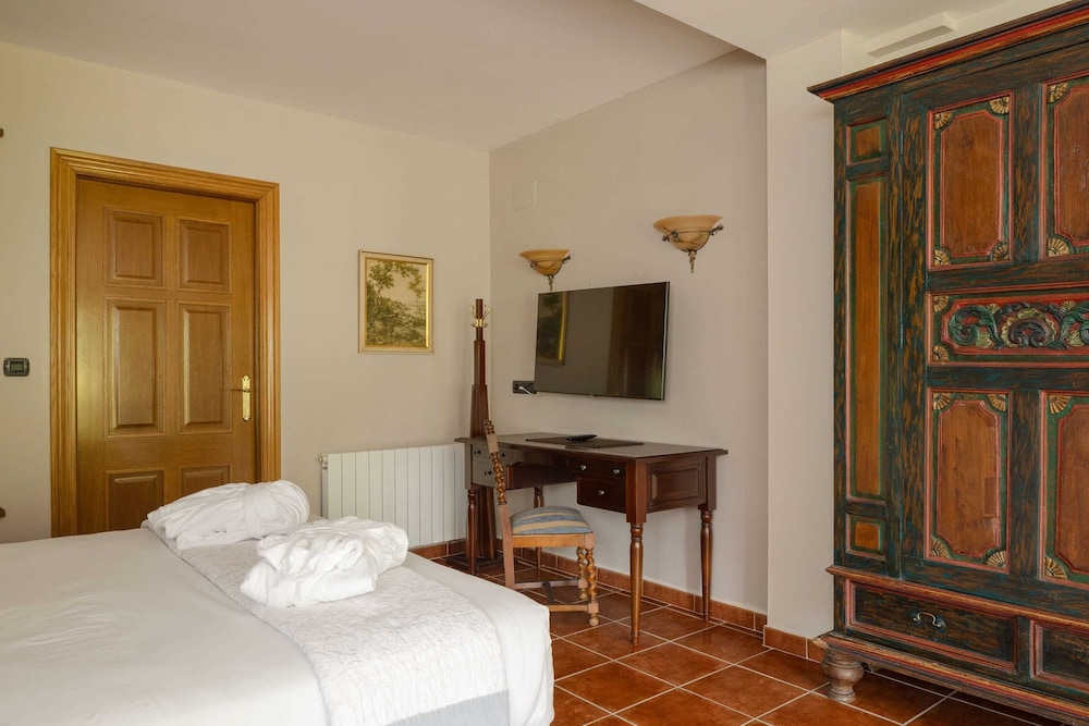 Hotel The Originals and Spa Etxegana 12/70
