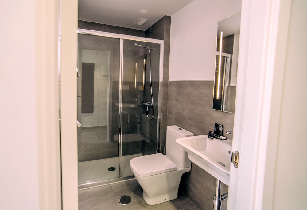 استوديو داخلي بسرير كوين، Mannix Urban Apartments 2/3