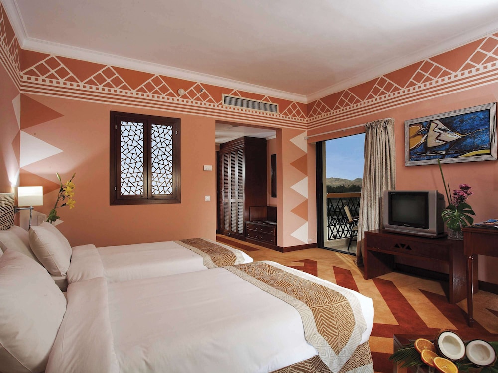 Classic, Twin Beds, Partial River View