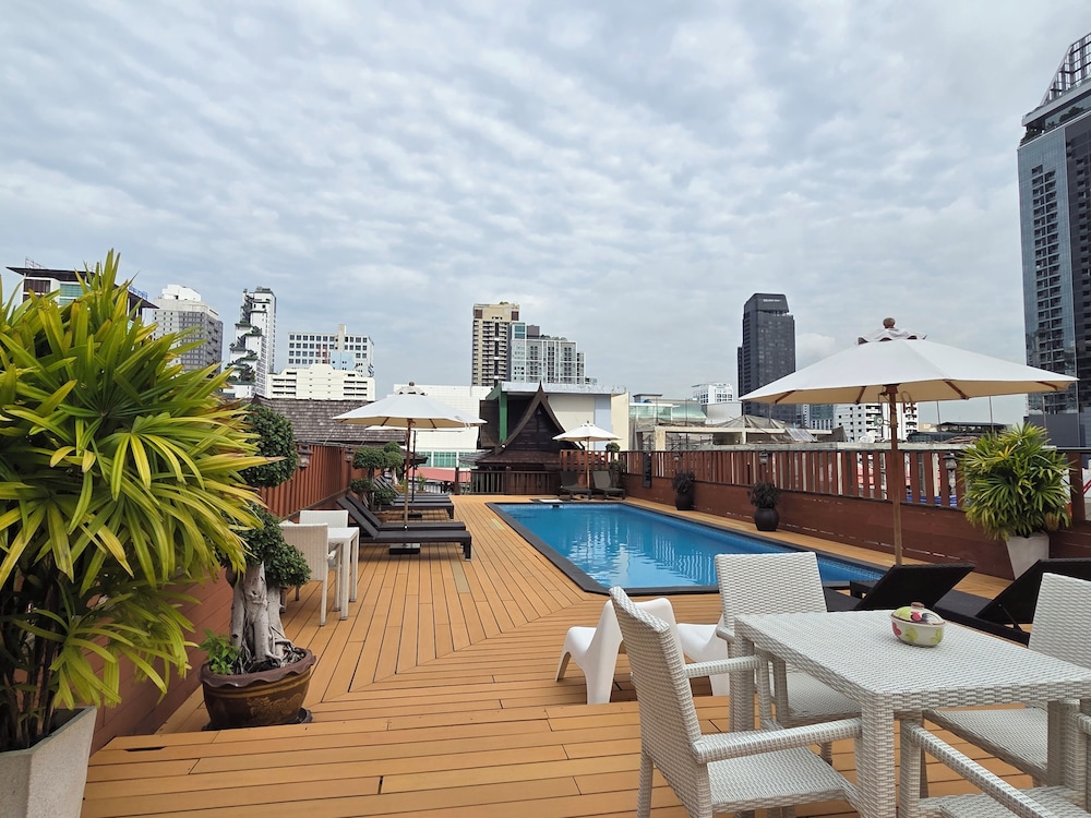 TRUE SIAM RANGNAM HOTEL 63/68
