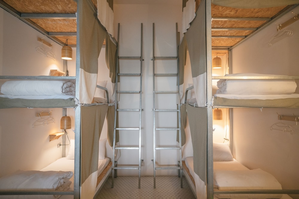 365 Hostel 31/33