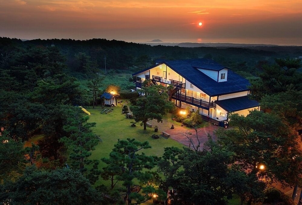 Jeju Ggotmuche Pension 16/18