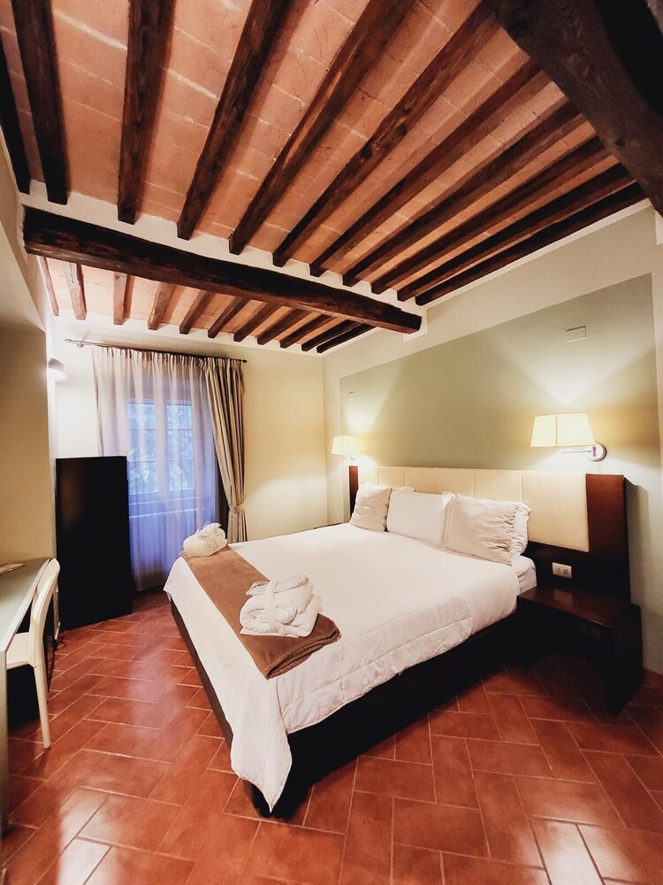 CORTONA RESORT AND SPA(FORMERLY HOTEL VILLA AUREA) 8/35