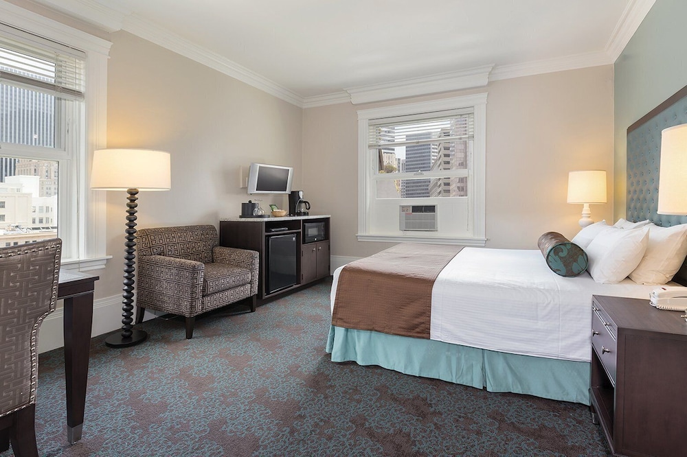 STUDIO, QUEEN BED
