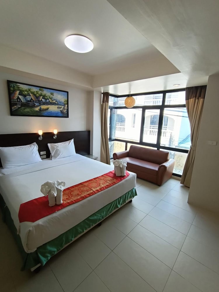 Amici Miei Hotel 16/30