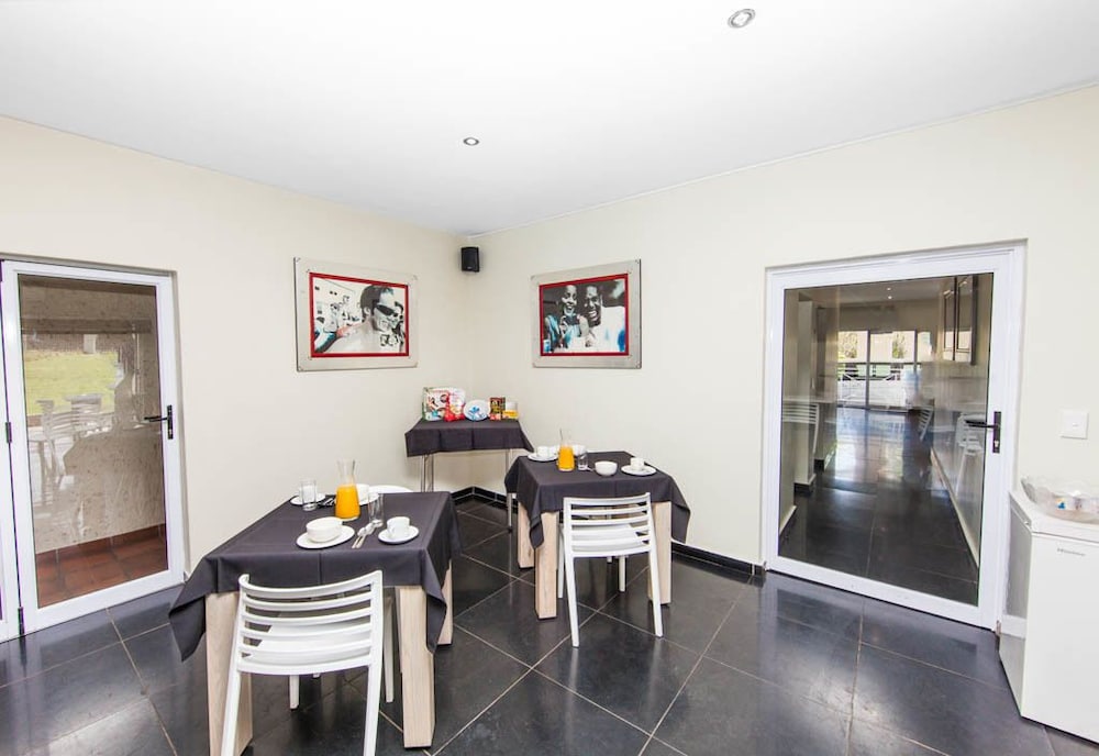 Vetho 2 Apartments OR Tambo Airport 27/31