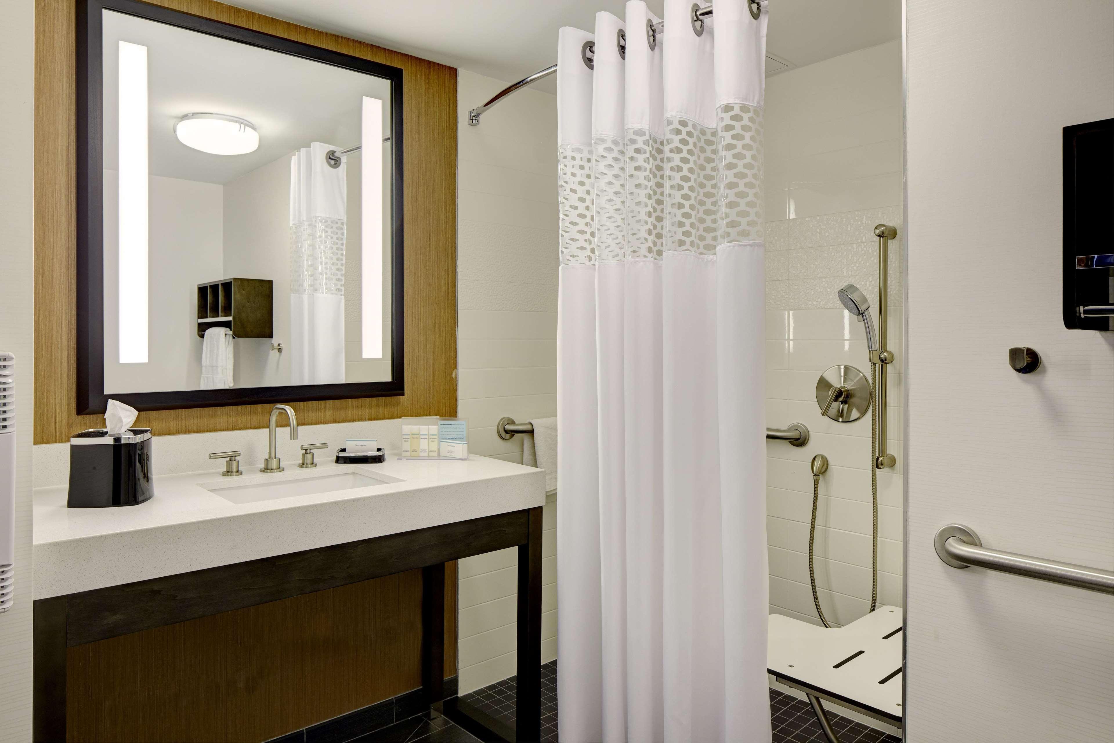 ROOM, KING BED, BALCONY, ACCESSIBLE