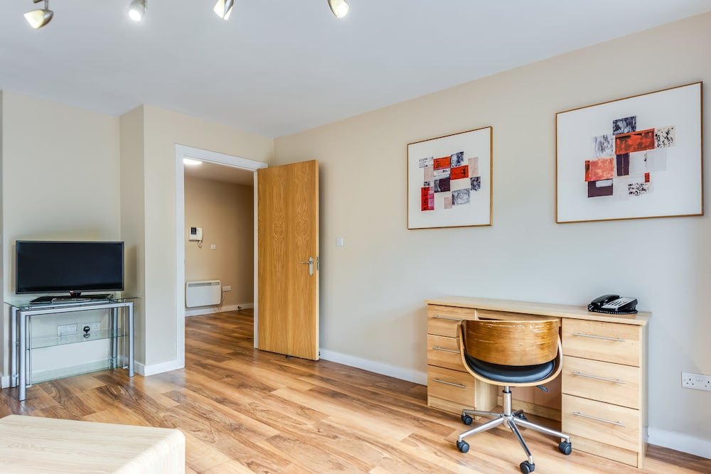 Roomzzz Leeds Headingley 38/49