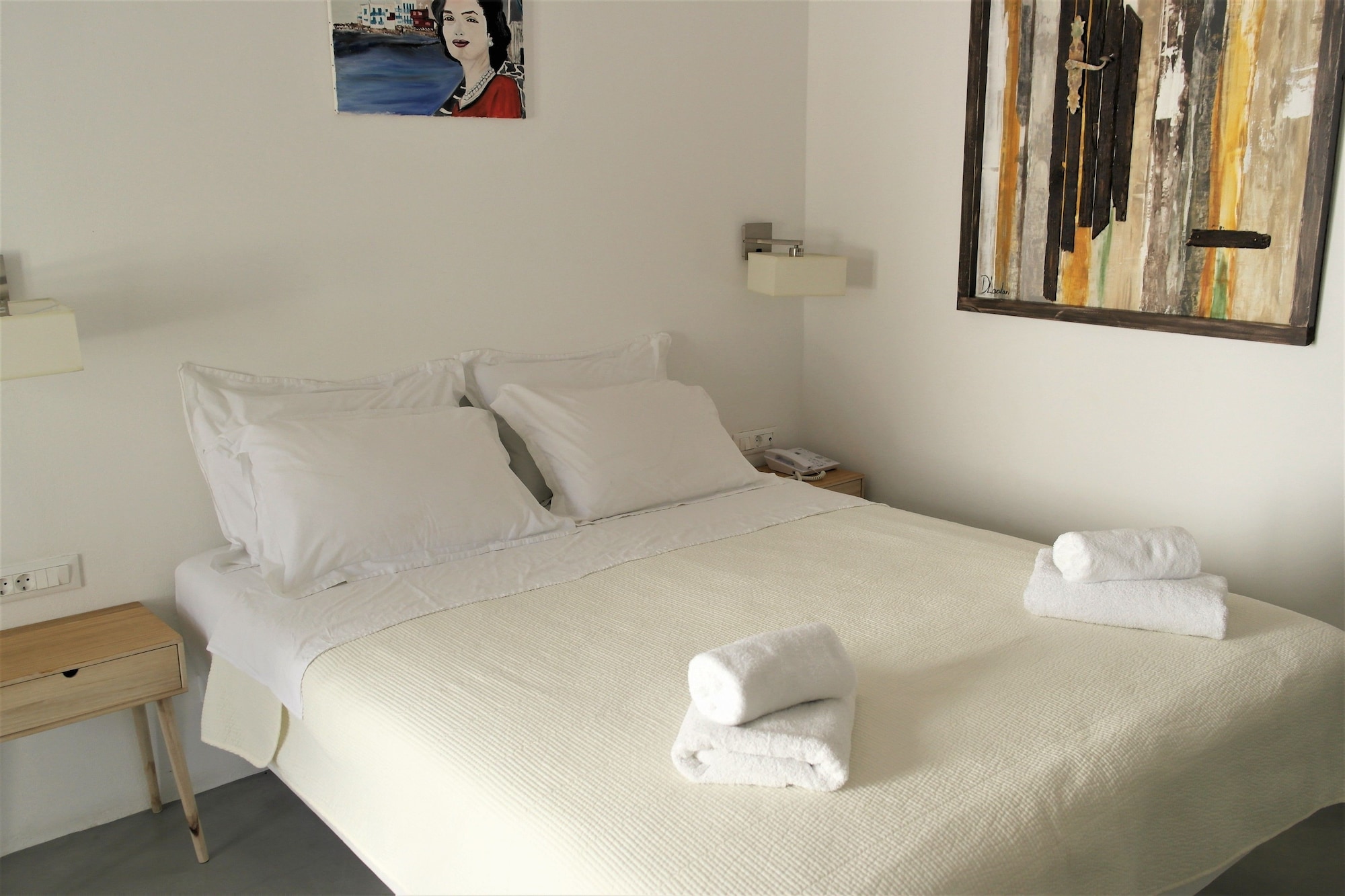 DELUXE, QUEEN BED