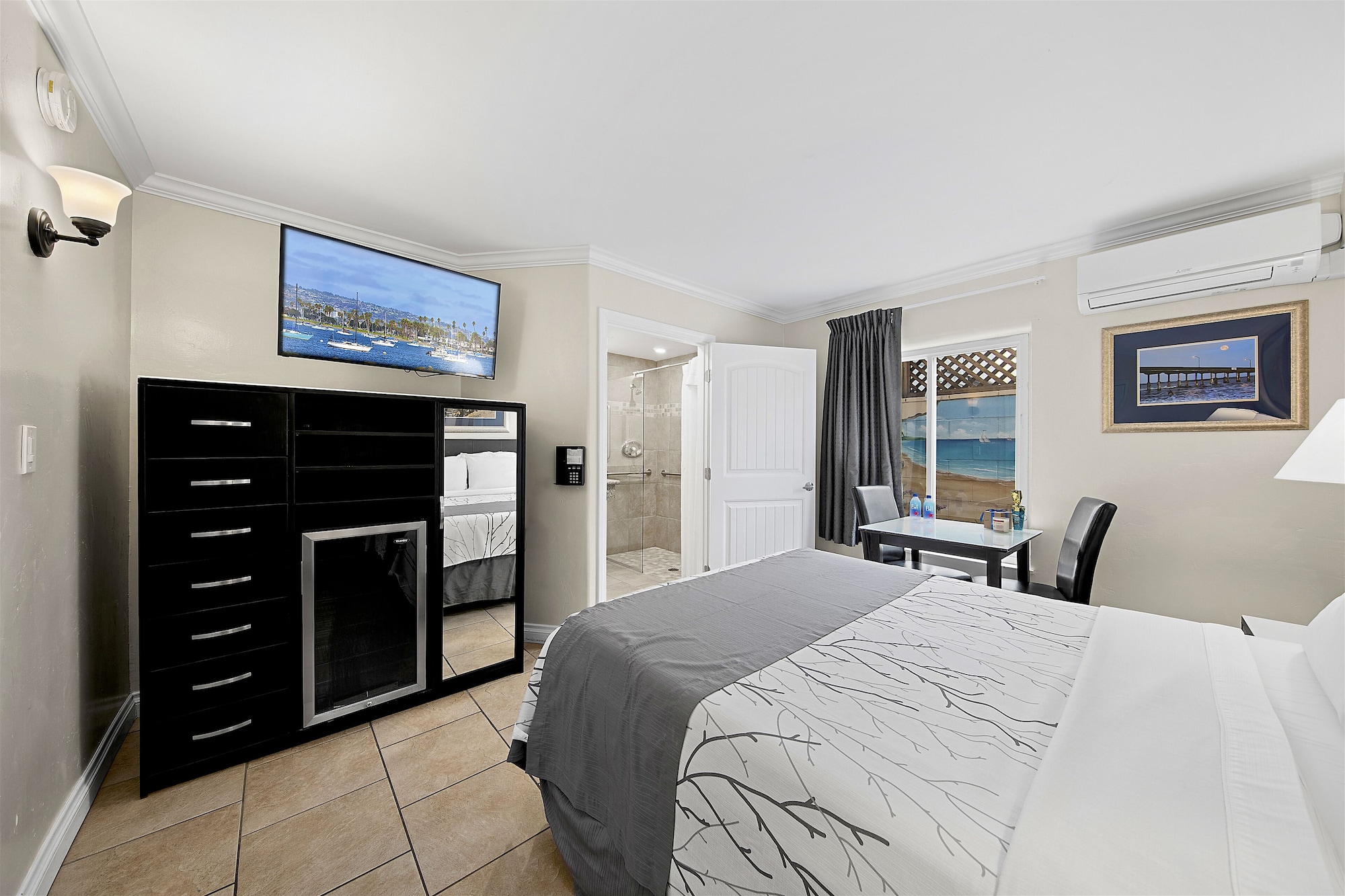 ROOM, COURTSIDE