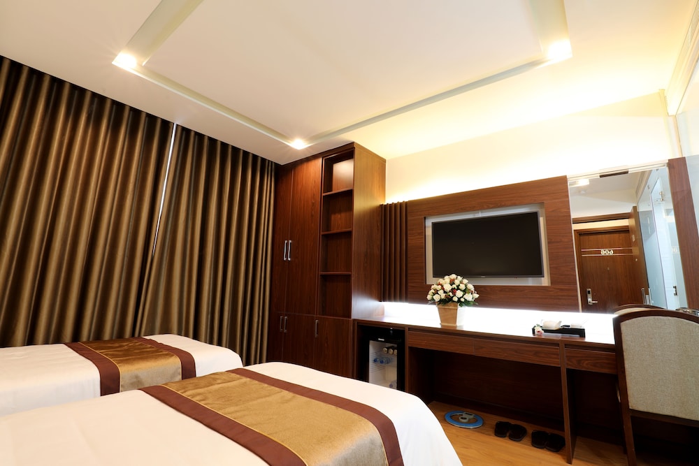 Deluxe, Twin Beds, Street View، Prague Hotel 2/3