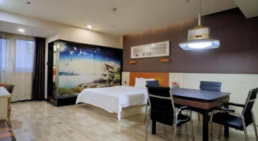 7 Days Premium (Shenzhen Dalang Commercial Center) 35/44