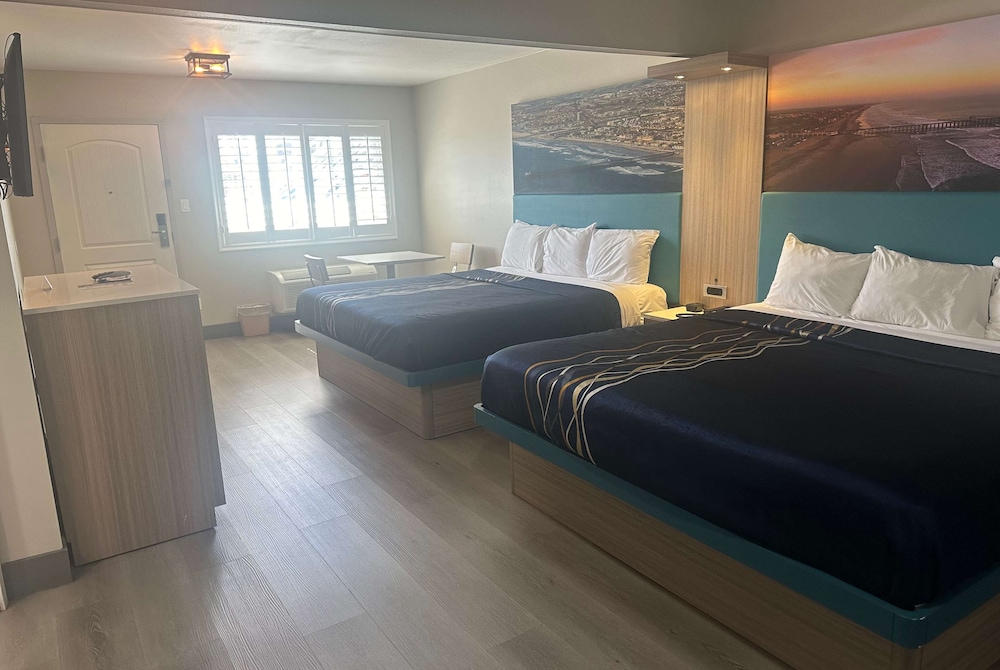 Super 8 by Wyndham Oceanside Downtown 18/50
