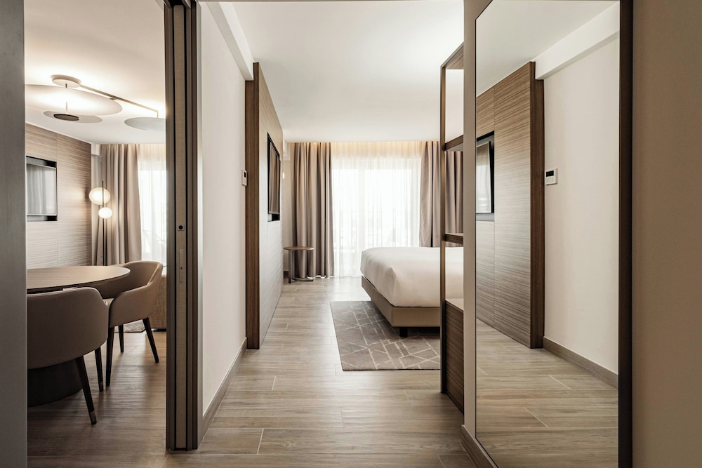 AC Hotel St. Julian's 6/40