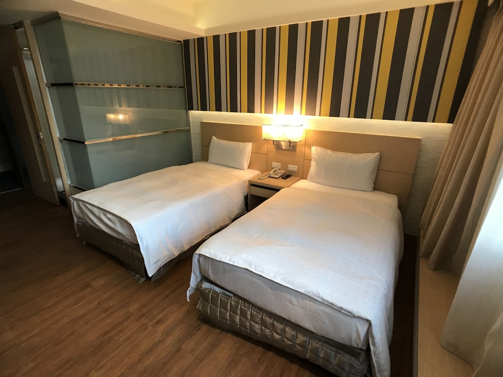 Paris Business Hotel 35/60