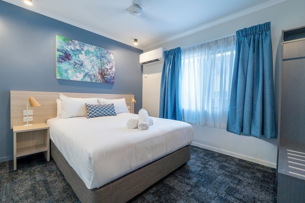 2 BEDROOMS, KITCHENETTE