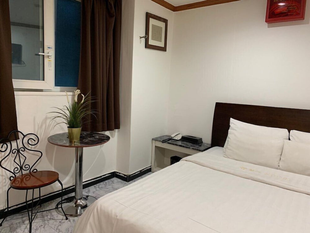 Hotel New World 12/49