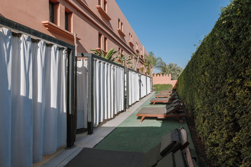 Medina Gardens - Adult only 70/73