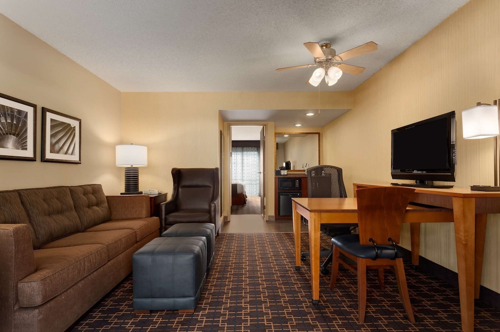 Embassy Suites by Hilton Los Angeles International Airport South 39/65
