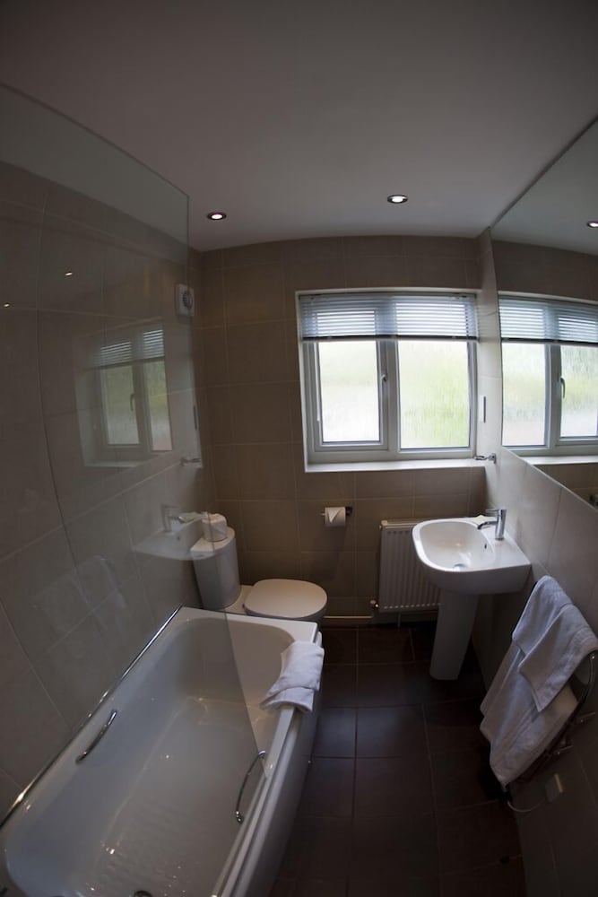 Brentwood Guest House Hotel 48/50