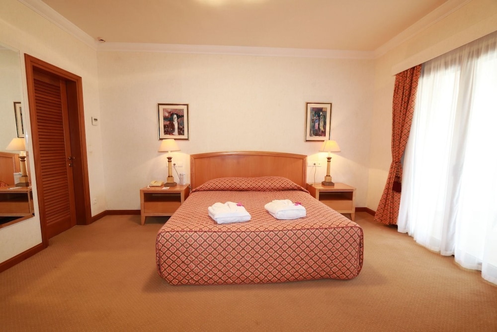 Vip, Suite, Single Bed, Shared Pool