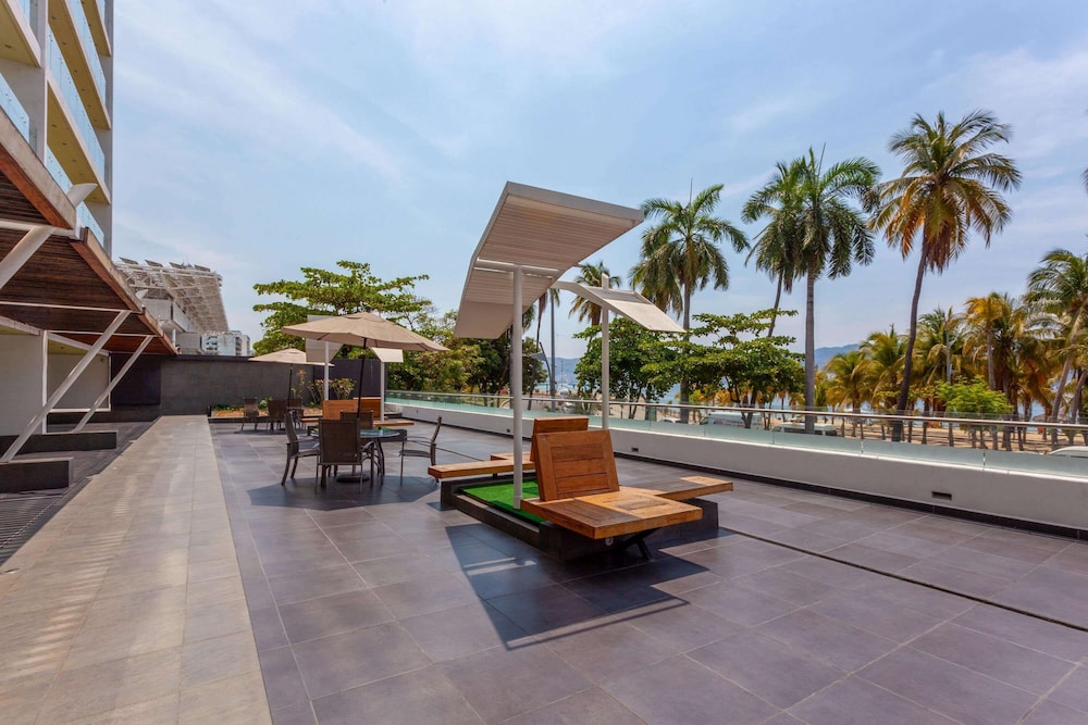 Ramada by Wyndham Acapulco Hotel and Suites 50/61
